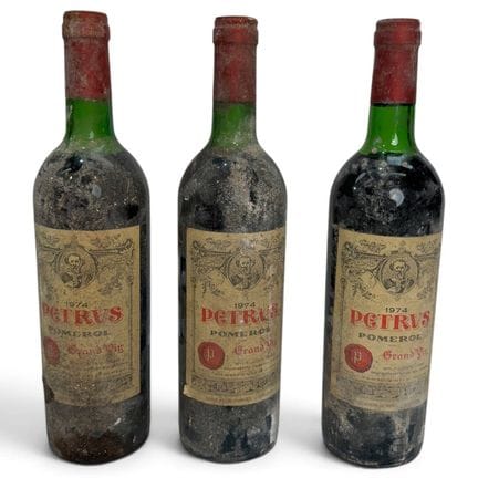 3 bouteilles PETRUS, Pomerol 1974 (es, 2 TLB, 1 MB