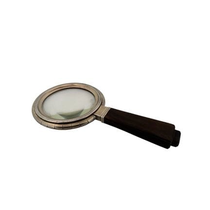 Loupe de bureau en argent (950) à décor ciselé de 