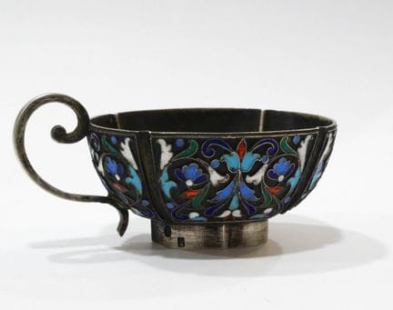 Tcharka in argento 84 zolotnik (875 millesimi), di