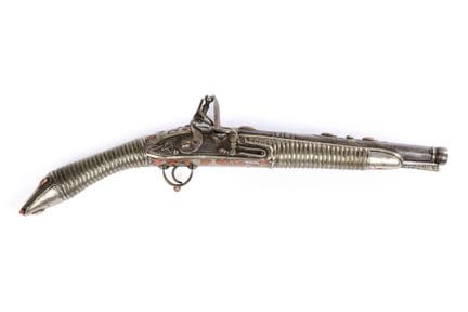 Pistola orientale a pietra focaia.
Canna a corpo p
