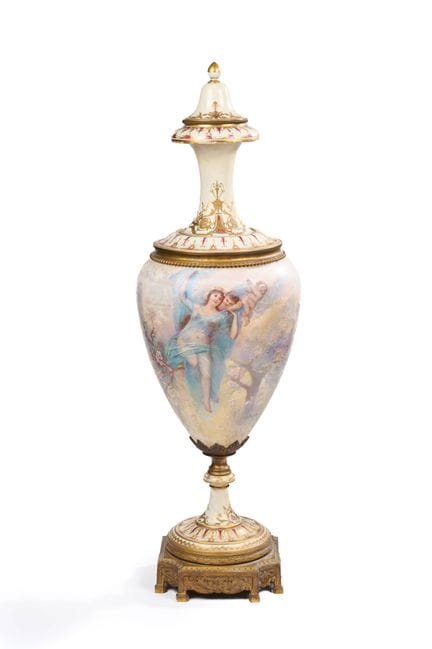 Grande vaso a balaustra in porcellana con montatur