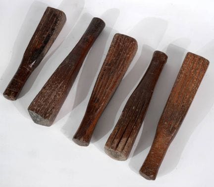 Set di cinque battitori per tapa, Polinesia 
Legno