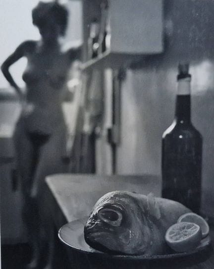 安克·斯潘-拉森（1917-2003）
无题。裸女与鱼。
银盐相纸印品，粘贴于硬纸板上。拉森的铅笔签