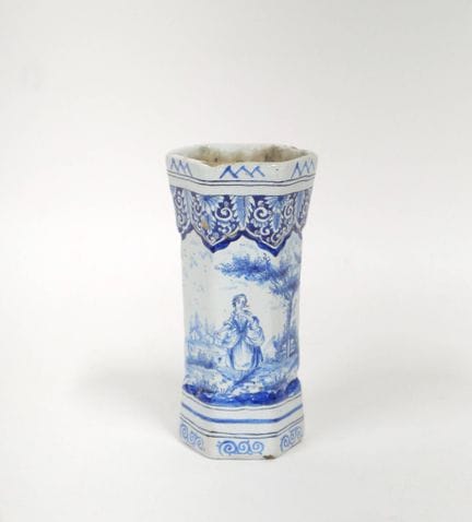 DELFT  
Small hexagonal earthenware vase, decorate