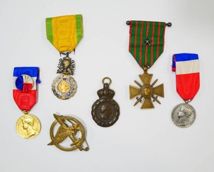 Set of six military and civilian crosses and decor