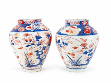 JAPAN, Imari
Pair of porcelain vases with a polych