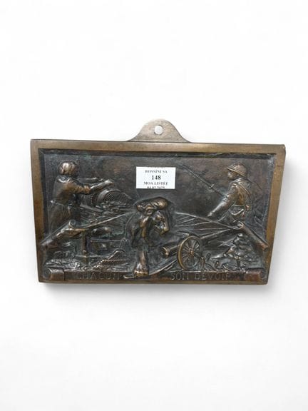 " Chacun son devoir ", plaque en bronze en relief 