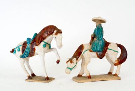 CHINA - 20th century
Two terracotta statuettes wit