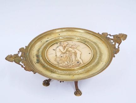 Gilded bronze four-legged bowl with a central meda