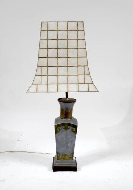 CHINA - 20th century
Pewter vase with a quadrangul