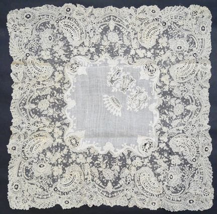 Wedding handkerchief made of linen, edged with Bru