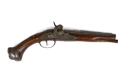 Pistolet d’arçon, début XVIIIe siècle.
Platine à s