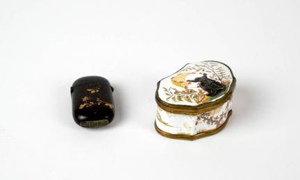 Set of small objects including:
– a Japanese match