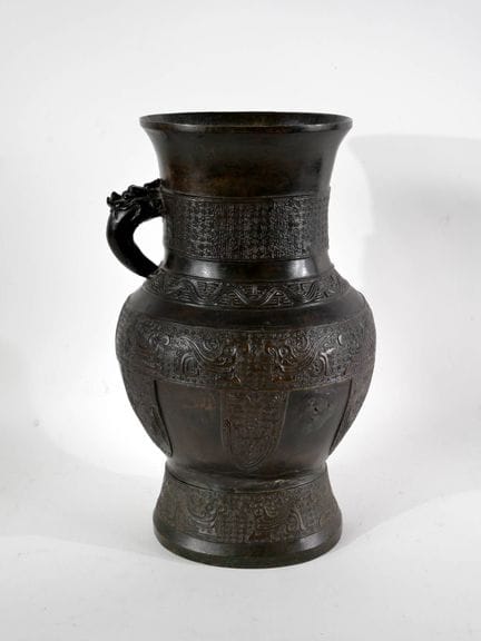 CHINA, 19th century 
Bronze vase with a zinc inter