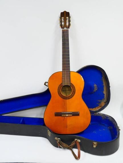 Acoustic guitar bearing the label "Romantica Model