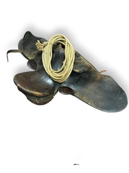 STOCKMAN, 
Selle en cuir et métal, avec corde, 
As