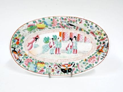 SEVRES 
Small oval porcelain dish with Canton-styl