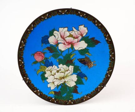 Round dish decorated with cloisonné enamel depicti