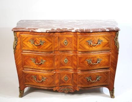 Commode en arbalète marquetée toutes faces en fris