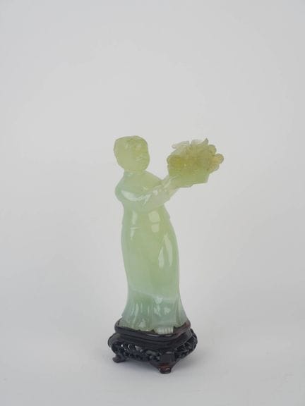 CHINA, 20th century
The Fruit Carrier
Hardstone sc