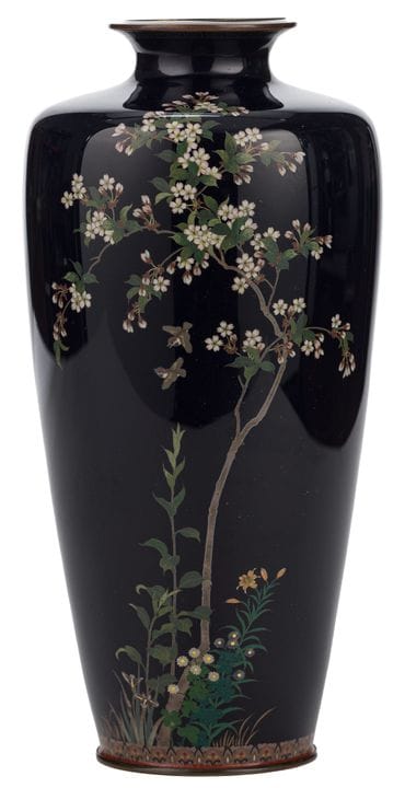 Vase en cloisonné

Japon, XIXe siècle. Un couple d