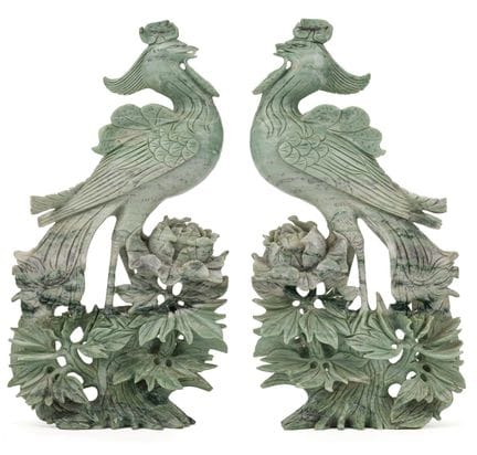 Paire de phénix

Chine. Pierre vert clair veinée d