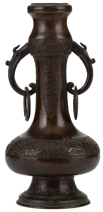 Vase à anses

Chine, style Ming, ancien. Bronze pa