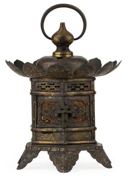 Petite lanterne suspendue

Japon, XIXe siècle. Tôl