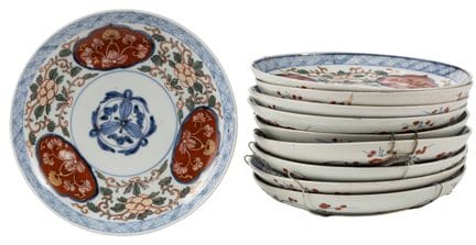 Diez cuencos planos de porcelana

Japón, hacia 190