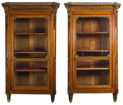 Paire de grandes vitrines

France, style Louis XVI