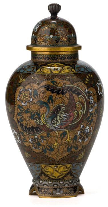 Petit vase à couvercle en cloisonné

Japon, périod