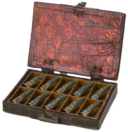 Jeu d'ongles dans un coffret laqué

Chine, vers 19