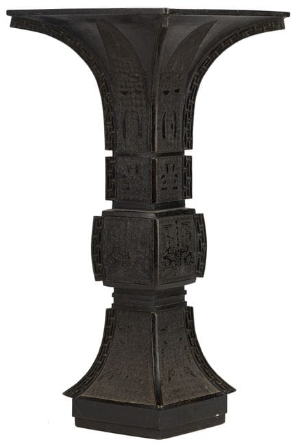 Vase rectangulaire « Gu »

Chine, XIXe siècle. Bro