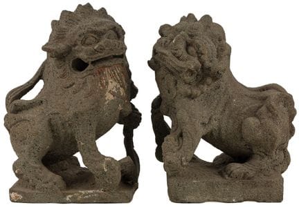 Paire de lions bouddhistes en pierre

Chine. Pierr