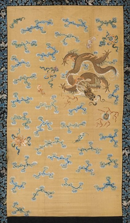 Grande broderie représentant un dragon

Chine, XIX