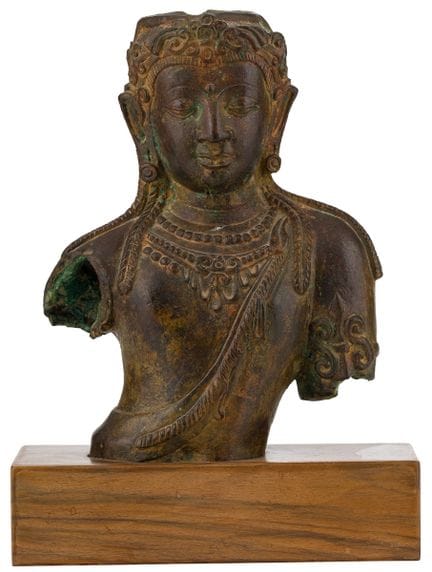 Buste en bronze

Thaïlande, XXe siècle. Bronze pat