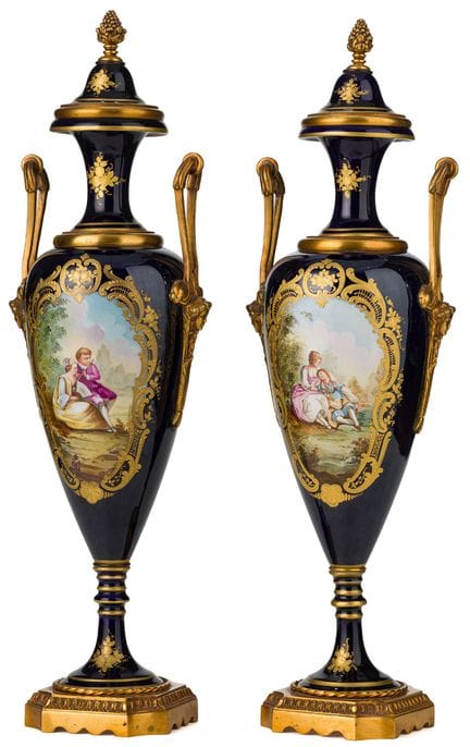 Paire de vases décoratifs

France, XIXe/XXe siècle