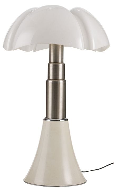 Lampe Gae Aulenti « Pipistrello »

Création de Gae