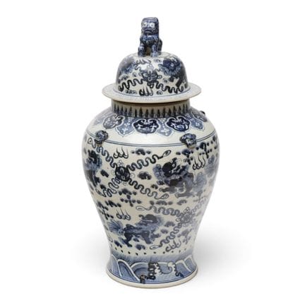China, ein blau-weißer Lampenfuß aus Porzellan mit