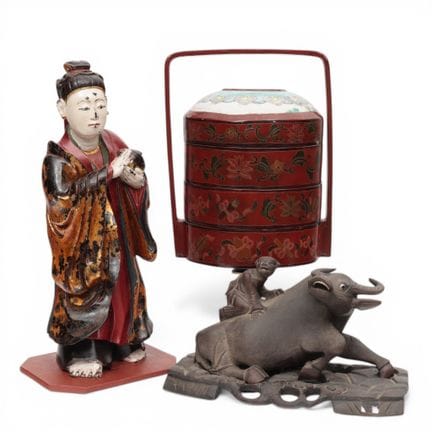 Cina, un cesto nuziale in legno laccato con coperc