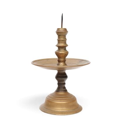 Candelabro colonial de cobre con collar, Indias Ne