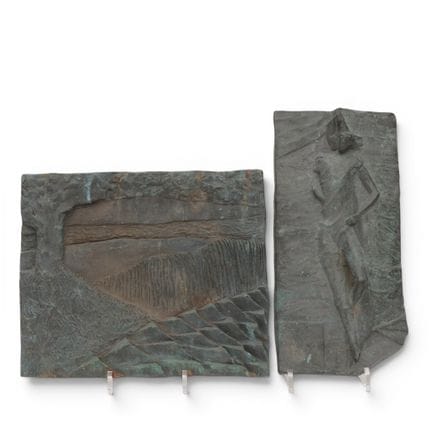 Due placche a rilievo in bronzo, circa 1960; paesa