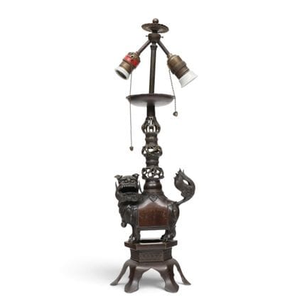 China, bronze table lamp with a sculpture of a tem