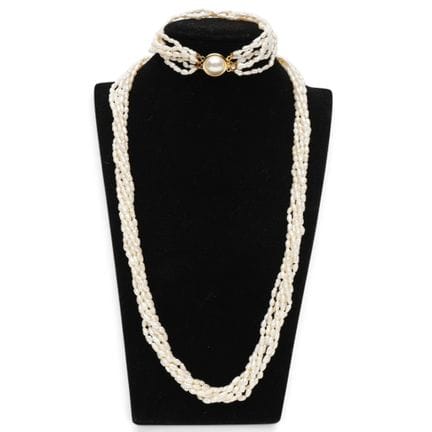 A necklace and bracelet, both consisting of six st
