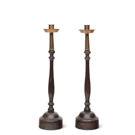Inglaterra, par de candelabros de una sola llama d