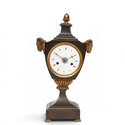 Francia, reloj de sobremesa de bronce dorado y pat