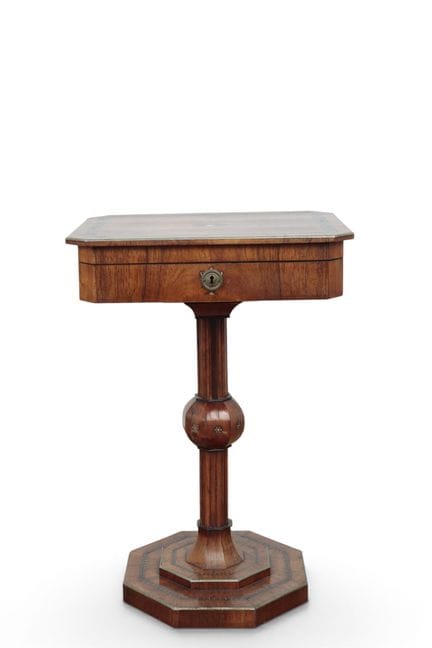Tavolino da cucito in palissandro, 1900 circa, con