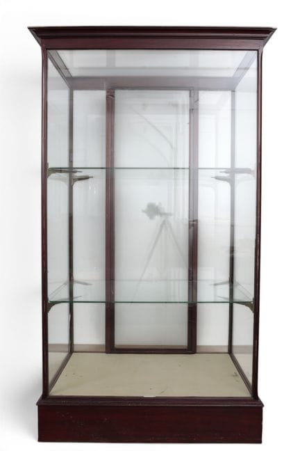 Vitrina de madera de caoba, hacia 1910, fabricante