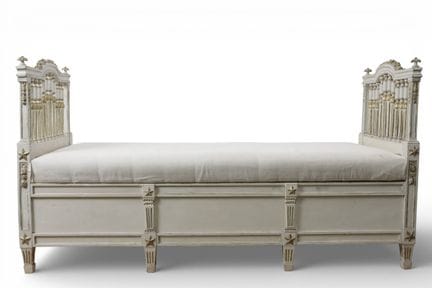 Svezia, letto da giorno gustaviano in legno laccat