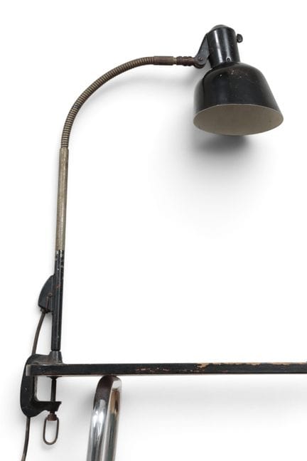 Lampada da scrivania in acciaio verniciato di nero
